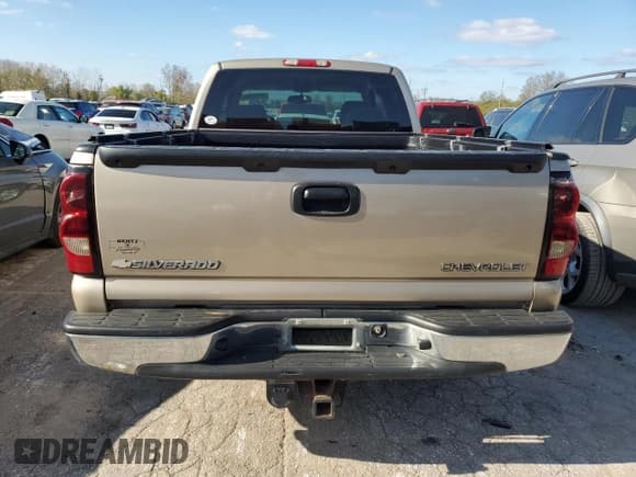 ✅ 2004 Chevrolet Silverado 1500 LS • VIN: 2GCEC19T941305037 • Лот: 79443254. Опубликован ранее на Copart с пробегом 168 258 миль. Бесплатный доступ к архиву аукционных продаж из США и подробный отчёт об истории автомобиля на DreamBid. Изображение 6.
