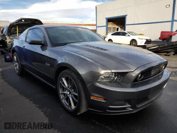 ✅ 2014 Ford Mustang GT Premium • VIN: 1ZVBP8CFXE5290709 • Lot: 91627045. Wystawiony na Copart z przebiegiem 37 774 mil. Bezpłatny archiwum sprzedaży aukcyjnych z USA i szczegółowy raport historii pojazdu na DreamBid. Zdjęcie 4.