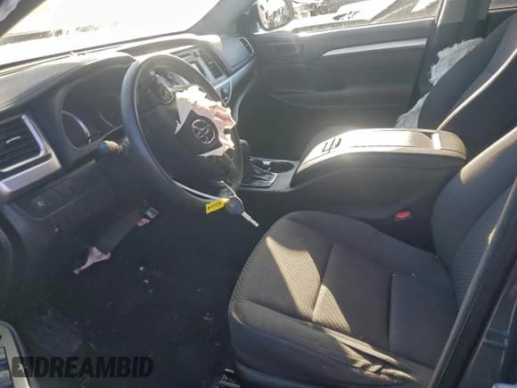 ✅ 2018 Toyota Highlander LE • VIN: 5TDZZRFH7JS239235 • Lot: 92957615. Wystawiony na Copart z przebiegiem 112 888 mil. Bezpłatny archiwum sprzedaży aukcyjnych z USA i szczegółowy raport historii pojazdu na DreamBid. Zdjęcie 7.