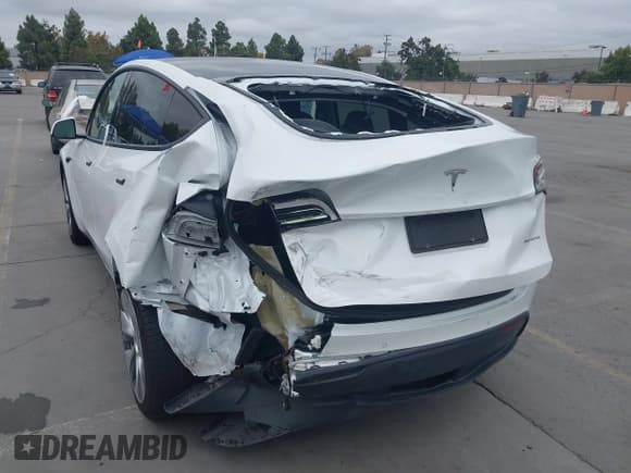 ✅ 2022 Tesla Model Y Long Range • VIN: 7SAYGDEE3NF388511 • Lot: 43451501. Wystawiony na IAAI z przebiegiem 75 560 mil. Bezpłatny archiwum sprzedaży aukcyjnych z USA i szczegółowy raport historii pojazdu na DreamBid. Zdjęcie 6.