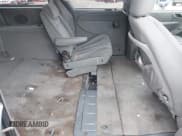 ✅ 2005 Dodge Caravan SXT • VIN: 2D4GP44L05R435073 • Lot: 43633448. Wystawiony na IAAI z przebiegiem 359 537 mil. Bezpłatny archiwum sprzedaży aukcyjnych z USA i szczegółowy raport historii pojazdu na DreamBid. Zdjęcie 8.