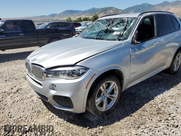 ✅ 2018 BMW X5 xDrive50i • VIN: 5UXKR6C58J0U15320 • Lot: 64246235. Wystawiony na Copart z przebiegiem 70 009 mil. Bezpłatny archiwum sprzedaży aukcyjnych z USA i szczegółowy raport historii pojazdu na DreamBid. Zdjęcie 1.