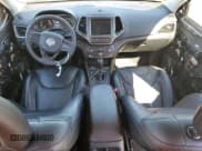 ✅ 2022 Jeep Cherokee Trailhawk • VIN: 1C4PJMBX5ND500586 • Лот: 82200035. Опубликован ранее на Copart с пробегом 54 082 миль. Бесплатный доступ к архиву аукционных продаж из США и подробный отчёт об истории автомобиля на DreamBid. Изображение 8.