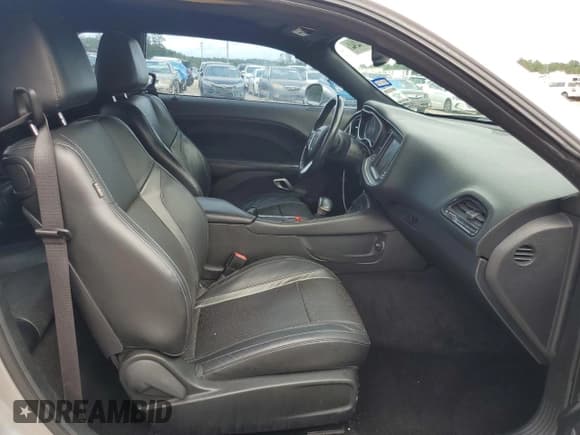 ✅ 2015 Dodge Challenger SXT Plus • VIN: 2C3CDZBG8FH774490 • Lot: 70621494. Wystawiony na Copart z przebiegiem 141 523 mil. Bezpłatny archiwum sprzedaży aukcyjnych z USA i szczegółowy raport historii pojazdu na DreamBid. Zdjęcie 10.