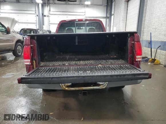 ✅ 2001 Dodge Dakota Sport • VIN: 1B7GG22N31S267864 • Lot: 45708245. Wystawiony na Copart z przebiegiem 107 522 mil. Bezpłatny archiwum sprzedaży aukcyjnych z USA i szczegółowy raport historii pojazdu na DreamBid. Zdjęcie 6.