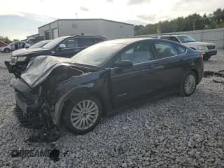 ✅ 2016 Ford Fusion S Hybrid • VIN: 3FA6P0UU4GR250831 • Lot: 81903575. Wystawiony na Copart z przebiegiem Nie podano. Bezpłatny archiwum sprzedaży aukcyjnych z USA i szczegółowy raport historii pojazdu na DreamBid. Zdjęcie 1.