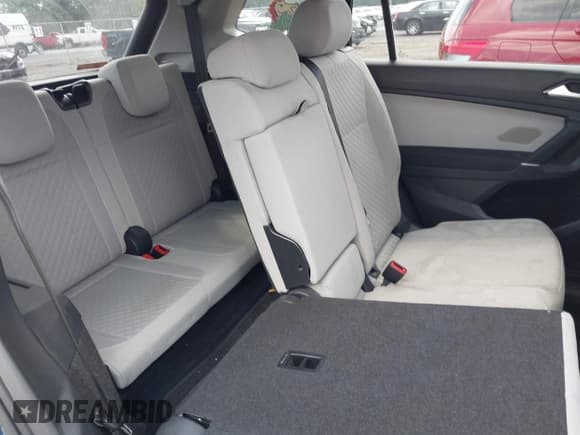 ✅ 2018 Volkswagen Tiguan S • VIN: 3VV0B7AX4JM087786 • Lot: 42941983. Listed on IAAI with 87,202 mi. Free auction sales archive from the USA and detailed vehicle history report at DreamBid. Image 8.