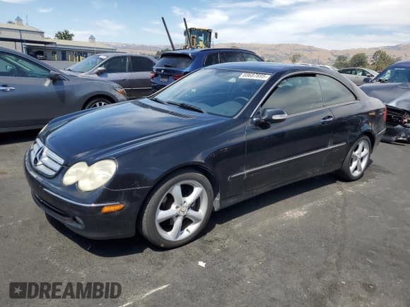 ✅ 2005 Mercedes-Benz CLK 320 • VIN: WDBTJ65JX5F163255 • Lot: 69687895. Listed on Copart with 220,368 mi. Free auction sales archive from the USA and detailed vehicle history report at DreamBid. Image 1.