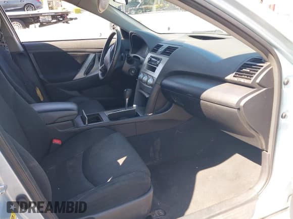 ✅ 2007 Toyota Camry CE • VIN: 4T1BE46K17U654983 • Lot: 42851336. Wystawiony na IAAI z przebiegiem 323 579 mil. Bezpłatny archiwum sprzedaży aukcyjnych z USA i szczegółowy raport historii pojazdu na DreamBid. Zdjęcie 5.