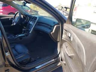 2014 Chevrolet Malibu LTZ z VIN 1G11H5SL2EF300413, wystawiony jako IAAI lot #43411797 z przebiegiem 217 978 mil mil oraz . Historia ofert i sprzedaży dostępna na DreamBid. Obrazek 5.