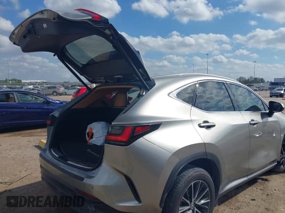 ✅ 2024 Lexus NX 350 Premium • VIN: 2T2GGCEZXRC038367 • Лот: 41492159. Опубликован ранее на IAAI с пробегом 34 753 миль. Бесплатный доступ к архиву аукционных продаж из США и подробный отчёт об истории автомобиля на DreamBid. Изображение 18.