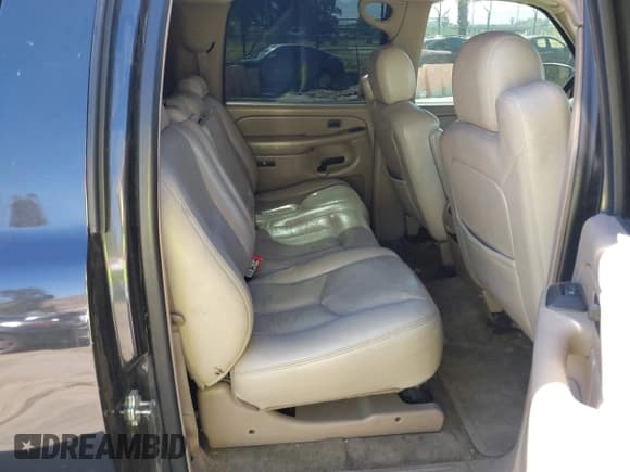 ✅ 2006 Chevrolet Suburban LS • VIN: 1GNEC16Z86J168195 • Lot: 41682417. Wystawiony na IAAI z przebiegiem 186 415 mil. Bezpłatny archiwum sprzedaży aukcyjnych z USA i szczegółowy raport historii pojazdu na DreamBid. Zdjęcie 8.