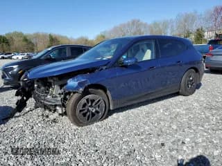 ✅ 2024 BMW iX xDrive50 • VIN: WB523CF04RCN71538 • Lot: 54769715. Wystawiony na Copart z przebiegiem 21 502 mil. Bezpłatny archiwum sprzedaży aukcyjnych z USA i szczegółowy raport historii pojazdu na DreamBid. Zdjęcie 1.