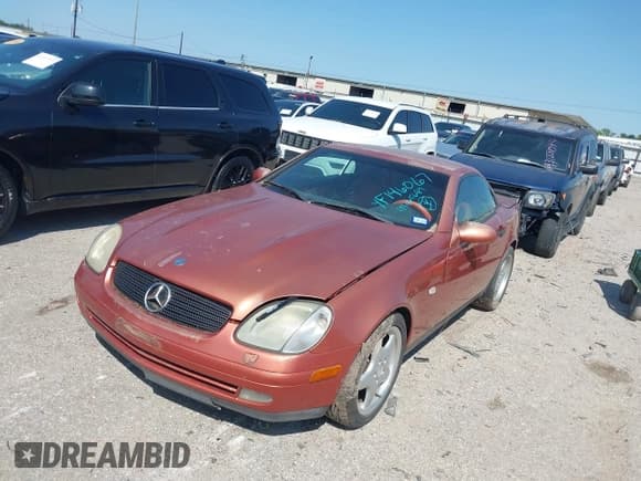 ✅ 2000 Mercedes-Benz SLK 230 Kompressor • VIN: WDBKK47F9YF146067 • Lot: 43165689. Wystawiony na IAAI z przebiegiem 152 388 mil. Bezpłatny archiwum sprzedaży aukcyjnych z USA i szczegółowy raport historii pojazdu na DreamBid. Zdjęcie 2.