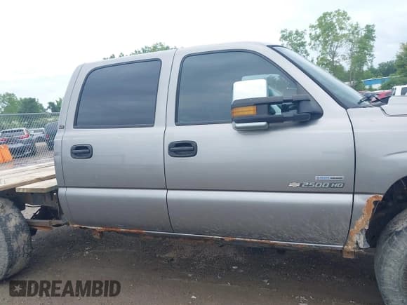 ✅ 2006 Chevrolet Silverado 2500HD LT3 • VIN: 1GCHK23D36F183567 • Лот: 42841319. Опубликован ранее на IAAI с пробегом 184 029 миль. Бесплатный доступ к архиву аукционных продаж из США и подробный отчёт об истории автомобиля на DreamBid. Изображение 13.