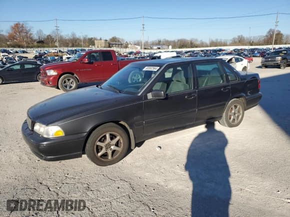 ✅ 1998 Volvo S70 • VIN: YV1LS553XW3480105 • Lot: 83552564. Listed on Copart with 200,181 mi. Free auction sales archive from the USA and detailed vehicle history report at DreamBid. Image 1.