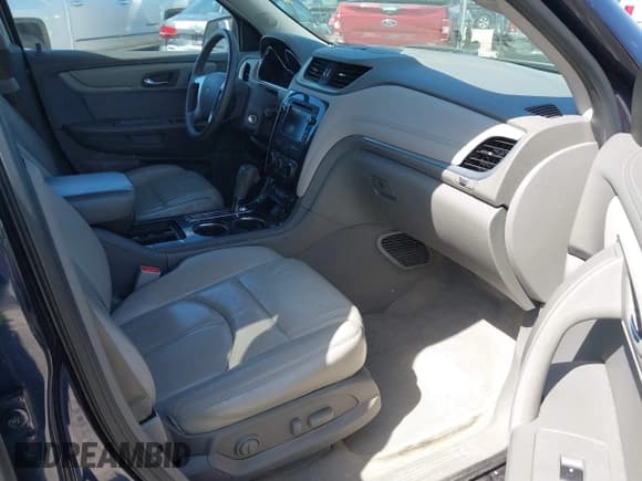 ✅ 2015 Chevrolet Traverse LT • VIN: 1GNKVHKD1FJ378329 • Lot: 43296873. Wystawiony na IAAI z przebiegiem 192 273 mil. Bezpłatny archiwum sprzedaży aukcyjnych z USA i szczegółowy raport historii pojazdu na DreamBid. Zdjęcie 5.