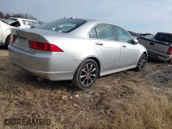 ✅ 2008 Acura TSX • VIN: JH4CL96888C018115 • Lot: 43858456. Listed on IAAI with 253,000 mi. Free auction sales archive from the USA and detailed vehicle history report at DreamBid. Image 4.