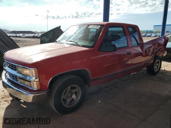 ✅ 1997 Chevrolet Silverado 1500 • VIN: 1GCEC19R8VE176874 • Lot: 71159735. Wystawiony na Copart z przebiegiem 195 845 mil. Bezpłatny archiwum sprzedaży aukcyjnych z USA i szczegółowy raport historii pojazdu na DreamBid. Zdjęcie 1.