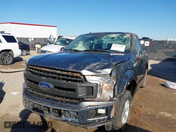 ✅ 2018 Ford F-150 XL • VIN: 1FTMF1CPXJKF73993 • Lot: 43572301. Wystawiony na IAAI z przebiegiem 91 316 mil. Bezpłatny archiwum sprzedaży aukcyjnych z USA i szczegółowy raport historii pojazdu na DreamBid. Zdjęcie 16.