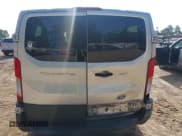 ✅ 2015 Ford Transit XL • VIN: 1FMZK1YM1FKB06349 • Lot: 42756713. Wystawiony na IAAI z przebiegiem 107 875 mil. Bezpłatny archiwum sprzedaży aukcyjnych z USA i szczegółowy raport historii pojazdu na DreamBid. Zdjęcie 17.