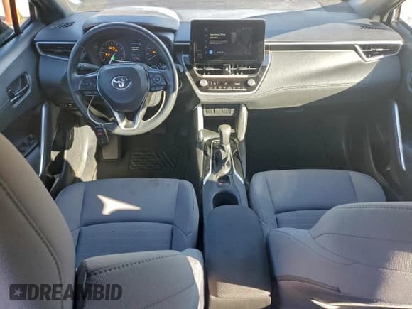 ✅ 2023 Toyota Corolla Cross Hybrid SE • VIN: 7MUFBABG1PV011879 • Lot: 94373575. Wystawiony na Copart z przebiegiem 9 744 mil. Bezpłatny archiwum sprzedaży aukcyjnych z USA i szczegółowy raport historii pojazdu na DreamBid. Zdjęcie 8.