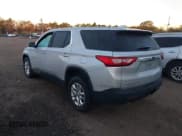 ✅ 2021 Chevrolet Traverse LS • VIN: 1GNEVFKWXMJ135294 • Lot: 43490008. Wystawiony na IAAI z przebiegiem 71 281 mil. Bezpłatny archiwum sprzedaży aukcyjnych z USA i szczegółowy raport historii pojazdu na DreamBid. Zdjęcie 3.