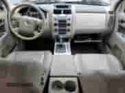 2011 Mercury Mariner z VIN 4M2CN8B76BKJ06364, wystawiony jako Copart lot #50040745 z przebiegiem 153 675 mil mil oraz Szkoda całkowita • Salvage title. Historia ofert i sprzedaży dostępna na DreamBid. Obrazek 8.