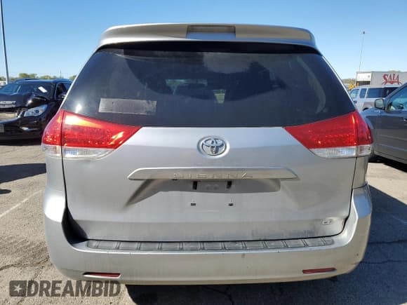 ✅ 2013 Toyota Sienna LE • VIN: 5TDKK3DC9DS375008 • Лот: 87199335. Опубликован ранее на Copart с пробегом 383 550 миль. Бесплатный доступ к архиву аукционных продаж из США и подробный отчёт об истории автомобиля на DreamBid. Изображение 6.
