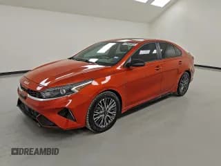 ✅ 2023 Kia Forte GT-Line • VIN: 3KPF54AD0PE534279 • Lot: 92731445. Wystawiony na Copart z przebiegiem 76 568 mil. Bezpłatny archiwum sprzedaży aukcyjnych z USA i szczegółowy raport historii pojazdu na DreamBid. Zdjęcie 1.