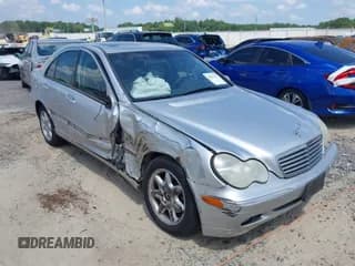 ✅ 2003 Mercedes-Benz C 240 • VIN: WDBRF81J33F388336 • Lot: 42813157. Wystawiony na IAAI z przebiegiem 220 930 mil. Bezpłatny archiwum sprzedaży aukcyjnych z USA i szczegółowy raport historii pojazdu na DreamBid. Zdjęcie 1.