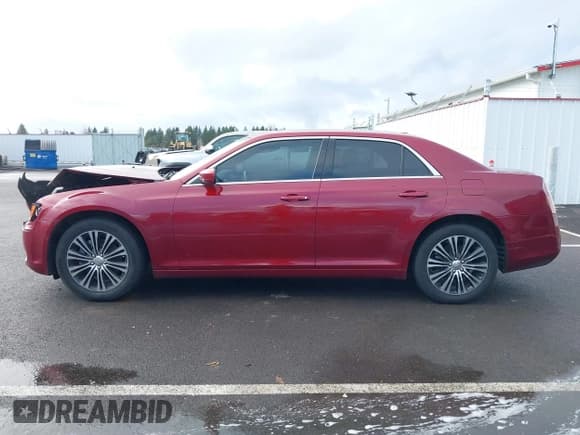 ✅ 2013 Chrysler 300 S • VIN: 2C3CCAGG2DH728471 • Лот: 41182745. Опубликован ранее на IAAI с пробегом 128 927 миль. Бесплатный доступ к архиву аукционных продаж из США и подробный отчёт об истории автомобиля на DreamBid. Изображение 14.