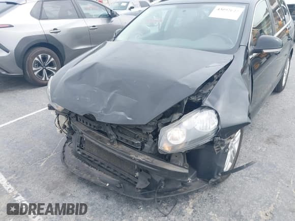 ✅ 2013 Volkswagen Jetta TDI w/Sunroof & Nav • VIN: 3VWPL7AJ2DM688198 • Lot: 43097622. Wystawiony na IAAI z przebiegiem 169 475 mil. Bezpłatny archiwum sprzedaży aukcyjnych z USA i szczegółowy raport historii pojazdu na DreamBid. Zdjęcie 6.