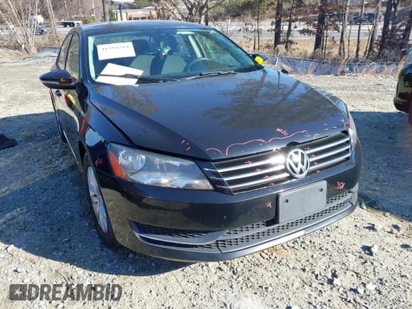 ✅ 2012 Volkswagen Passat S • VIN: 1VWAP7A33CC016291 • Lot: 41394584. Wystawiony na IAAI z przebiegiem 245 988 mil. Bezpłatny archiwum sprzedaży aukcyjnych z USA i szczegółowy raport historii pojazdu na DreamBid. Zdjęcie 1.