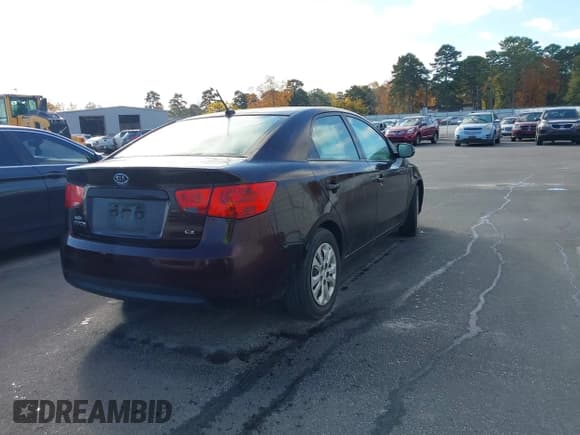 ✅ 2011 Kia Forte EX • VIN: KNAFU4A2XB5358537 • Lot: 43658350. Wystawiony na IAAI z przebiegiem 206 100 mil. Bezpłatny archiwum sprzedaży aukcyjnych z USA i szczegółowy raport historii pojazdu na DreamBid. Zdjęcie 4.