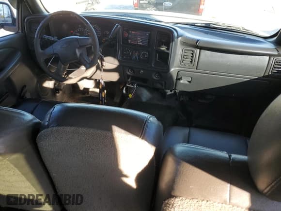 ✅ 2006 Chevrolet Silverado 2500HD Work Truck • VIN: 1GCHC23U86F252766 • Lot: 43647845. Wystawiony na Copart z przebiegiem 307 488 mil. Bezpłatny archiwum sprzedaży aukcyjnych z USA i szczegółowy raport historii pojazdu na DreamBid. Zdjęcie 8.