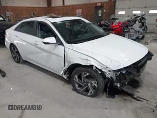 ✅ 2025 Hyundai Elantra Limited • VIN: KMHLP4DG1SU874081 • Лот: 42915453. Опубликован ранее на IAAI с пробегом 10 075 миль. Бесплатный доступ к архиву аукционных продаж из США и подробный отчёт об истории автомобиля на DreamBid. Изображение 1.