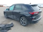 ✅ 2023 Ford Escape ST-Line Select • VIN: 1FMCU9NZ3PUA99506 • Lot: 41799950. Wystawiony na IAAI z przebiegiem 18 343 mil. Bezpłatny archiwum sprzedaży aukcyjnych z USA i szczegółowy raport historii pojazdu na DreamBid. Zdjęcie 3.