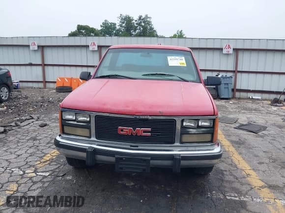 ✅ 1995 GMC Sierra 1500 • VIN: 1GTEC14Z2SZ561990 • Lot: 42359748. Wystawiony na IAAI z przebiegiem 367 569 mil. Bezpłatny archiwum sprzedaży aukcyjnych z USA i szczegółowy raport historii pojazdu na DreamBid. Zdjęcie 12.