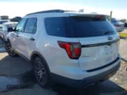 ✅ 2017 Ford Explorer Sport • VIN: 1FM5K8GT8HGE24250 • Lot: 43661057. Wystawiony na IAAI z przebiegiem 105 014 mil. Bezpłatny archiwum sprzedaży aukcyjnych z USA i szczegółowy raport historii pojazdu na DreamBid. Zdjęcie 3.