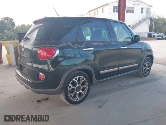 ✅ 2014 FIAT 500L Trekking • VIN: ZFBCFADH7EZ019250 • Lot: 43789818. Wystawiony na IAAI z przebiegiem 111 205 mil. Bezpłatny archiwum sprzedaży aukcyjnych z USA i szczegółowy raport historii pojazdu na DreamBid. Zdjęcie 4.