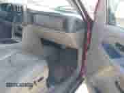 2005 Chevrolet Suburban LS z VIN 1GNFK16Z15J207781, wystawiony jako IAAI lot #43564350 z przebiegiem 288 836 mil mil oraz . Historia ofert i sprzedaży dostępna na DreamBid. Obrazek 5.