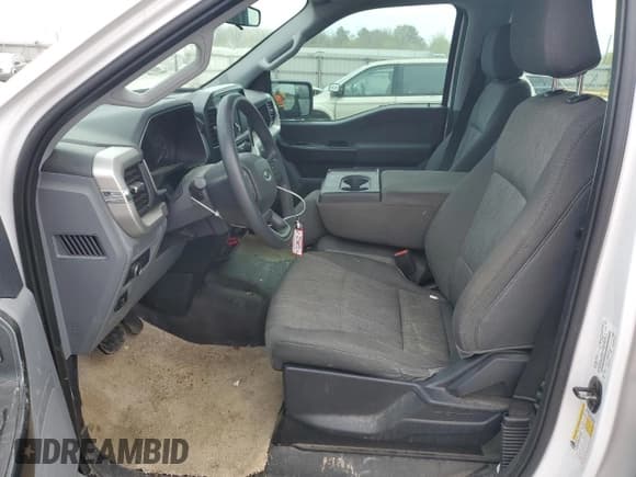 ✅ 2022 Ford F-150 XL • VIN: 1FTEW1CB5NKE31758 • Lot: 50913955. Wystawiony na Copart z przebiegiem 46 156 mil. Bezpłatny archiwum sprzedaży aukcyjnych z USA i szczegółowy raport historii pojazdu na DreamBid. Zdjęcie 7.