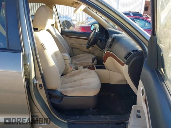 ✅ 2008 Hyundai Santa Fe GLS • VIN: 5NMSG13D58H170116 • Lot: 43625380. Wystawiony na IAAI z przebiegiem 249 033 mil. Bezpłatny archiwum sprzedaży aukcyjnych z USA i szczegółowy raport historii pojazdu na DreamBid. Zdjęcie 5.