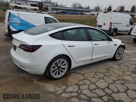 ✅ 2022 Tesla Model 3 • VIN: 5YJ3E1EA3NF371636 • Lot: 93734245. Wystawiony na Copart z przebiegiem 99 104 mil. Bezpłatny archiwum sprzedaży aukcyjnych z USA i szczegółowy raport historii pojazdu na DreamBid. Zdjęcie 3.