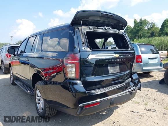 ✅ 2022 Chevrolet Suburban LT • VIN: 1GNSKCKD1NR192219 • Lot: 42829255. Listed on IAAI with 214,477 mi. Free auction sales archive from the USA and detailed vehicle history report at DreamBid. Image 18.