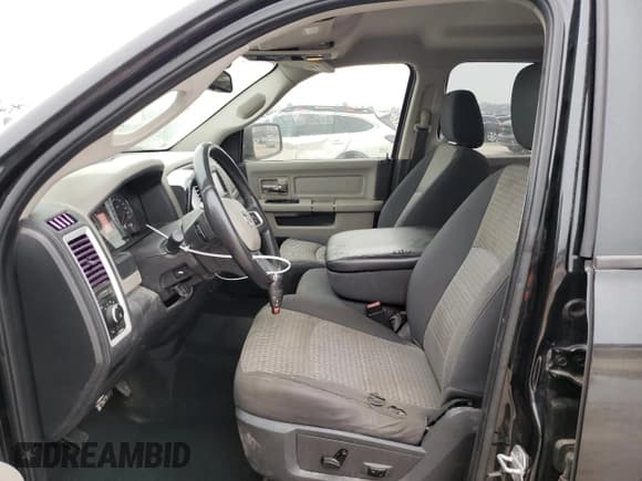 ✅ 2009 Dodge 1500 SLT • VIN: 1D3HB13T89S701516 • Lot: 81633723. Wystawiony na Copart z przebiegiem 138 256 mil. Bezpłatny archiwum sprzedaży aukcyjnych z USA i szczegółowy raport historii pojazdu na DreamBid. Zdjęcie 7.