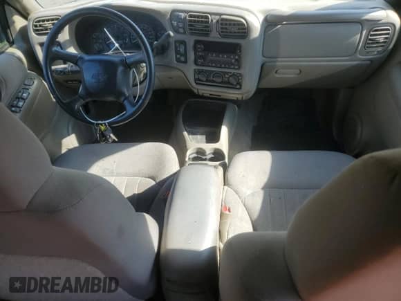 2004 Chevrolet Blazer LS z VIN 1GNDT13X44K138164, wystawiony jako Copart lot #75337094 z przebiegiem Nie podano mil oraz Czysty tytuł • Clean title. Historia ofert i sprzedaży dostępna na DreamBid. Obrazek 8.