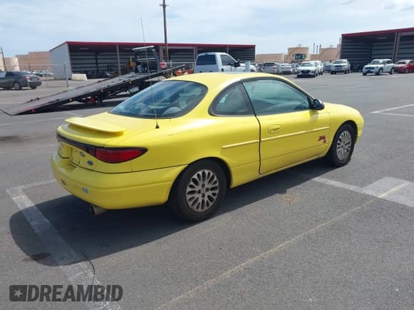 ✅ 2000 Ford Escort ZX2 • VIN: 3FAKP1137YR227044 • Lot: 42189290. Wystawiony na IAAI z przebiegiem 142 378 mil. Bezpłatny archiwum sprzedaży aukcyjnych z USA i szczegółowy raport historii pojazdu na DreamBid. Zdjęcie 4.