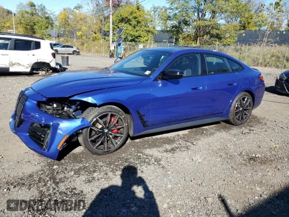 ✅ 2024 BMW 4 Series M440i xDrive • VIN: WBA13AW05RFT23492 • Lot: 85357495. Listed on Copart with 3,546 mi. Free auction sales archive from the USA and detailed vehicle history report at DreamBid. Image 1.